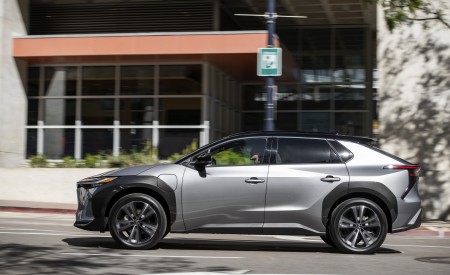 2023 Toyota bZ4X Limited AWD Rear Three-Quarter Wallpapers 450x275 (120)