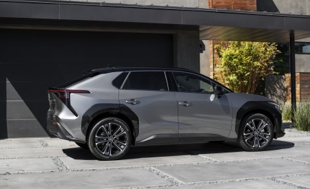 2023 Toyota bZ4X Limited AWD Side Wallpapers 450x275 (129)