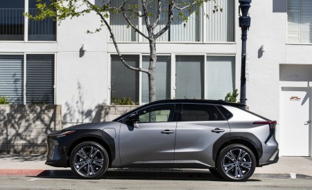 2023 Toyota bZ4X Limited AWD Side Wallpapers 450x275 (109)