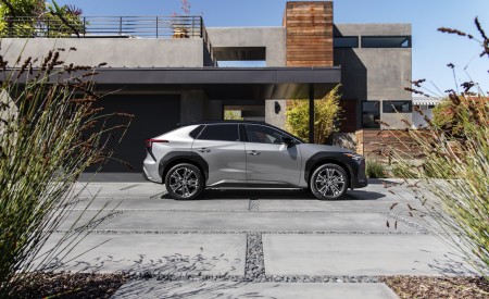 2023 Toyota bZ4X Limited AWD Side Wallpapers 450x275 (130)