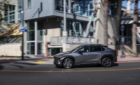 2023 Toyota bZ4X Limited AWD Side Wallpapers 450x275 (106)