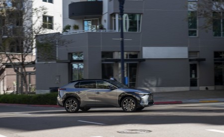 2023 Toyota bZ4X Limited AWD Side Wallpapers 450x275 (100)