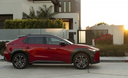 2023 Toyota bZ4X Limited AWD Side Wallpapers 450x275 (15)