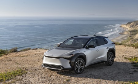 2023 Toyota bZ4X Limited FWD Front Three-Quarter Wallpapers 450x275 (82)