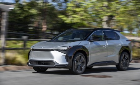 2023 Toyota bZ4X Limited FWD Front Three-Quarter Wallpapers 450x275 (75)