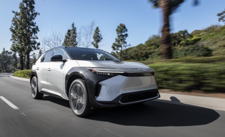 2023 Toyota bZ4X Limited FWD Front Three-Quarter Wallpapers 450x275 (49)