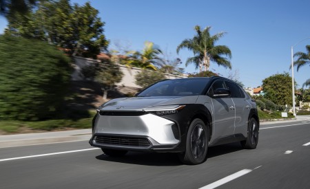 2023 Toyota bZ4X Limited FWD Front Three-Quarter Wallpapers 450x275 (50)