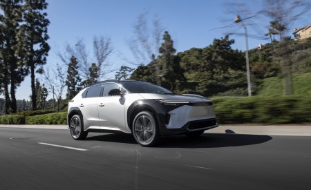 2023 Toyota bZ4X Limited FWD Front Three-Quarter Wallpapers 450x275 (51)