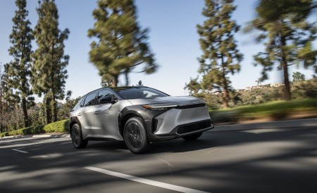 2023 Toyota bZ4X Limited FWD Front Three-Quarter Wallpapers 450x275 (52)