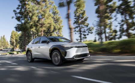 2023 Toyota bZ4X Limited FWD Front Three-Quarter Wallpapers  450x275 (53)