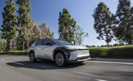 2023 Toyota bZ4X Limited FWD Front Three-Quarter Wallpapers 450x275 (54)