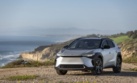 2023 Toyota bZ4X Limited FWD Front Wallpapers 450x275 (86)