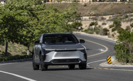 2023 Toyota bZ4X Limited FWD Front Wallpapers 450x275 (78)