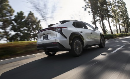 2023 Toyota bZ4X Limited FWD Rear Three-Quarter Wallpapers 450x275 (56)
