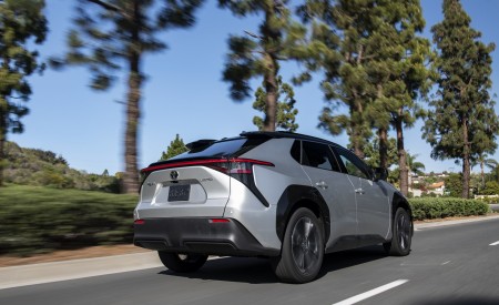 2023 Toyota bZ4X Limited FWD Rear Three-Quarter Wallpapers 450x275 (57)