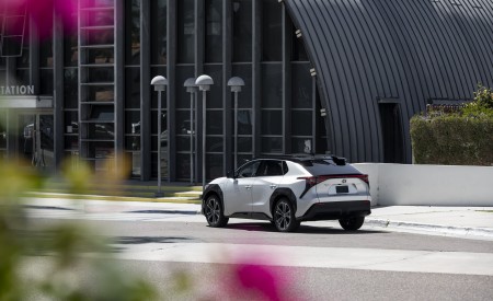 2023 Toyota bZ4X Limited FWD Rear Three-Quarter Wallpapers 450x275 (62)