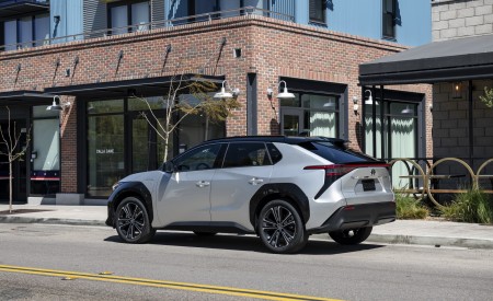 2023 Toyota bZ4X Limited FWD Rear Three-Quarter Wallpapers 450x275 (63)