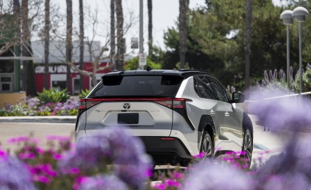 2023 Toyota bZ4X Limited FWD Rear Wallpapers 450x275 (65)