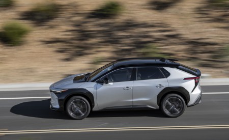 2023 Toyota bZ4X Limited FWD Side Wallpapers 450x275 (81)