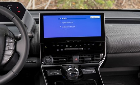 2023 Toyota bZ4X XLE FWD Central Console Wallpapers 450x275 (75)