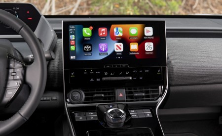 2023 Toyota bZ4X XLE FWD Central Console Wallpapers 450x275 (77)