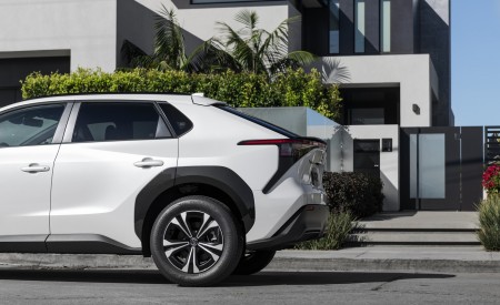 2023 Toyota bZ4X XLE FWD Detail Wallpapers 450x275 (41)