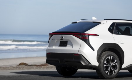 2023 Toyota bZ4X XLE FWD Detail Wallpapers 450x275 (26)