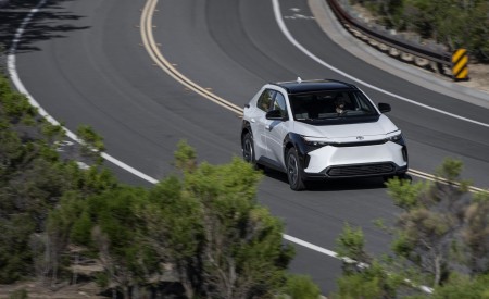 2023 Toyota bZ4X XLE FWD Front Wallpapers 450x275 (51)