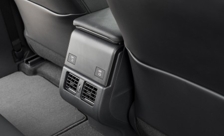 2023 Toyota bZ4X XLE FWD Interior Detail Wallpapers 450x275 (101)