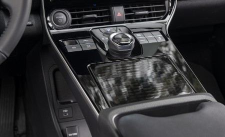 2023 Toyota bZ4X XLE FWD Interior Detail Wallpapers 450x275 (95)