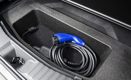 2023 Toyota bZ4X XLE FWD Interior Detail Wallpapers 450x275 (102)