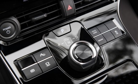 2023 Toyota bZ4X XLE FWD Interior Detail Wallpapers 450x275 (98)