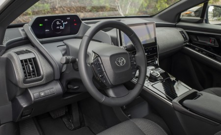 2023 Toyota bZ4X XLE FWD Interior Wallpapers 450x275 (78)