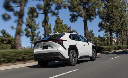 2023 Toyota bZ4X XLE FWD Rear Three-Quarter Wallpapers 450x275 (7)