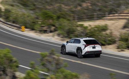 2023 Toyota bZ4X XLE FWD Rear Three-Quarter Wallpapers 450x275 (52)