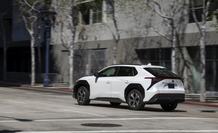 2023 Toyota bZ4X XLE FWD Rear Three-Quarter Wallpapers 450x275 (31)