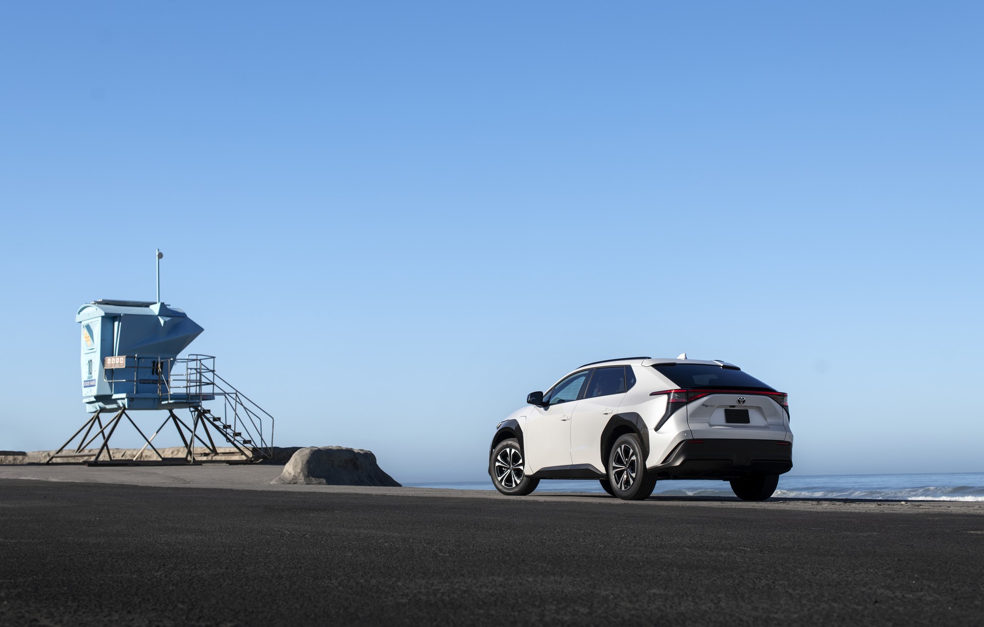 2023 Toyota bZ4X XLE FWD Rear Three-Quarter Wallpapers (14)