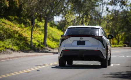 2023 Toyota bZ4X XLE FWD Rear Wallpapers 450x275 (53)