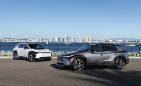2023 Toyota bZ4X XLE FWD and Toyota bZ4X Limited AWD Wallpapers 450x275 (15)