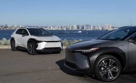 2023 Toyota bZ4X XLE FWD and Toyota bZ4X Limited AWD Wallpapers 450x275 (16)