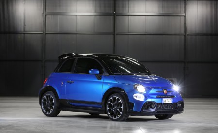 2022 Abarth 695 Tributo 131 Rally Front Three-Quarter Wallpapers 450x275 (20)