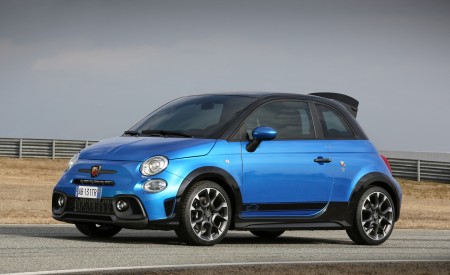 2022 Abarth 695 Tributo 131 Rally Front Three-Quarter Wallpapers 450x275 (9)