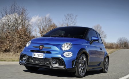 2022 Abarth 695 Tributo 131 Rally Front Three-Quarter Wallpapers 450x275 (2)