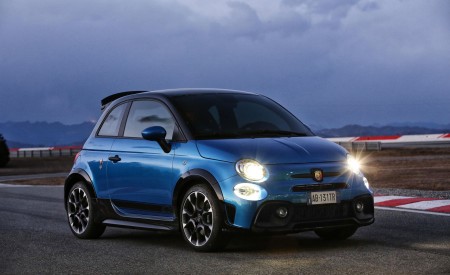 2022 Abarth 695 Tributo 131 Rally Front Three-Quarter Wallpapers 450x275 (18)