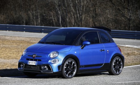 2022 Abarth 695 Tributo 131 Rally Front Three-Quarter Wallpapers 450x275 (6)
