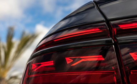 2022 Audi A8 (Color: Firmament Blue; US-Spec) Tail Light Wallpapers 450x275 (46)