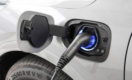 2022 Ford Escape PHEV AU version Charging Connector Wallpapers 450x275 (128)