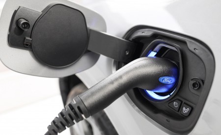 2022 Ford Escape PHEV AU version Charging Connector Wallpapers 450x275 (135)
