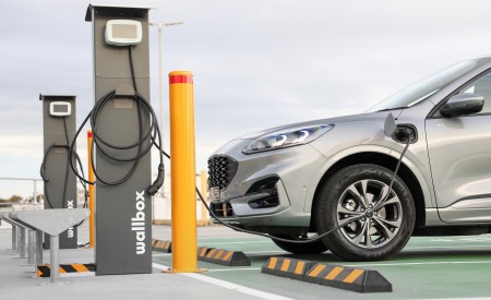 2022 Ford Escape PHEV AU version Charging Wallpapers 450x275 (119)