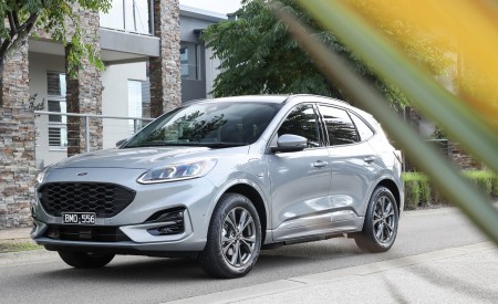 2022 Ford Escape PHEV AU version Front Three-Quarter Wallpapers 450x275 (63)